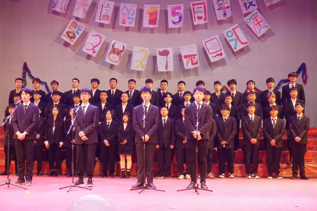 祝賀鄭州北大青鳥翔天信鴿15周年校慶暨元旦匯演圓滿舉辦