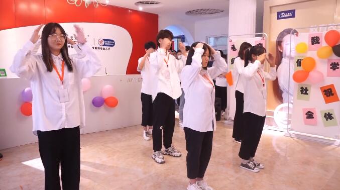 來看看發生在鄭州北大青鳥翔天信鴿的教師節那些溫暖吧