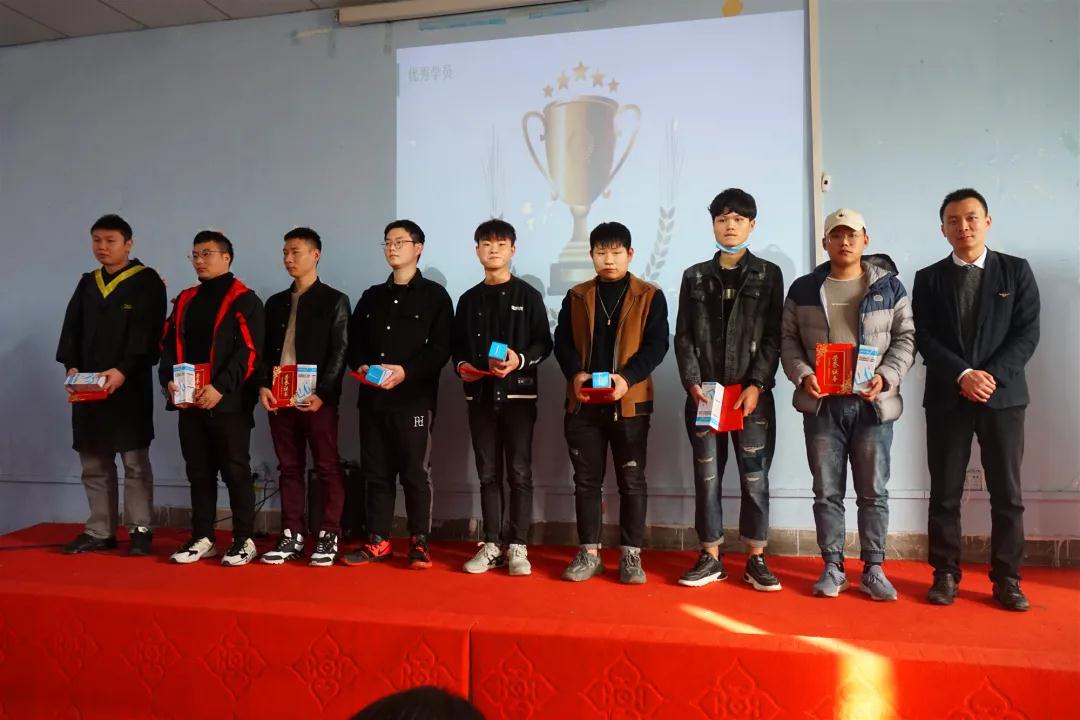 致鄭州北大青鳥翔天信鴿畢業學員:青春不散場,未來皆可期