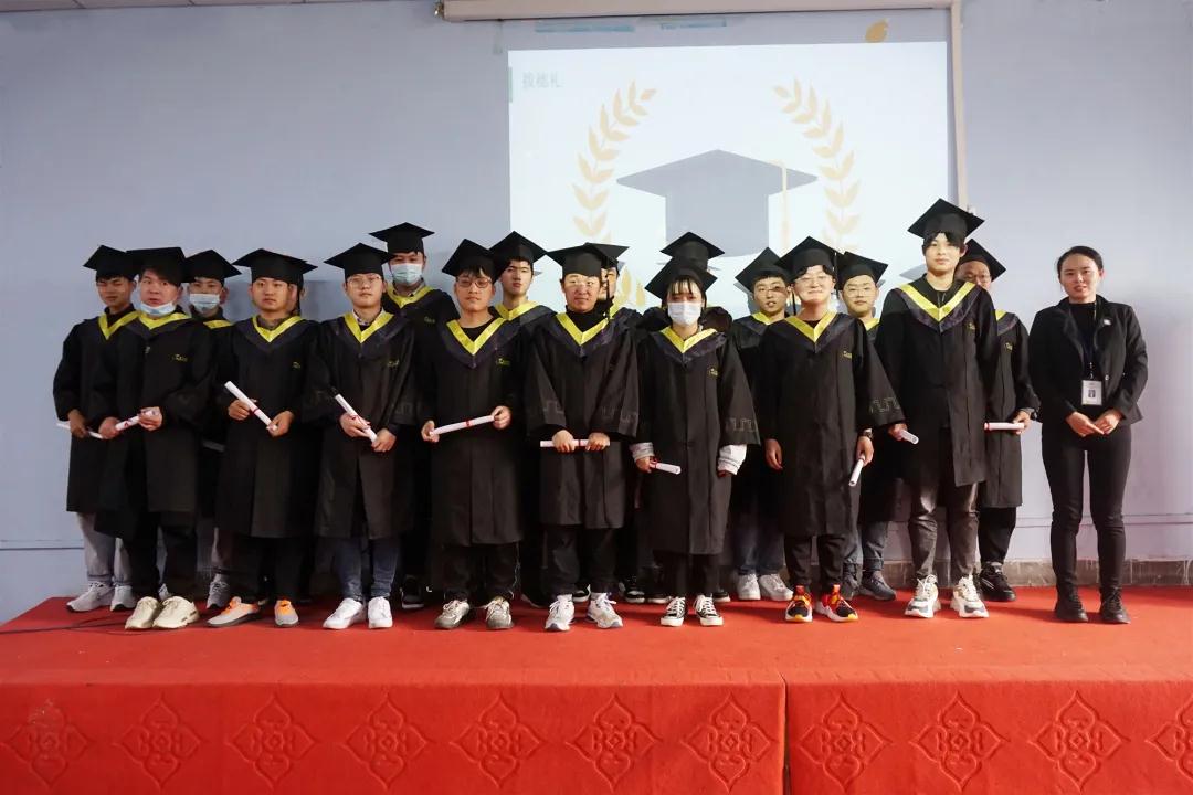 致鄭州北大青鳥翔天信鴿畢業學員:青春不散場,未來皆可期