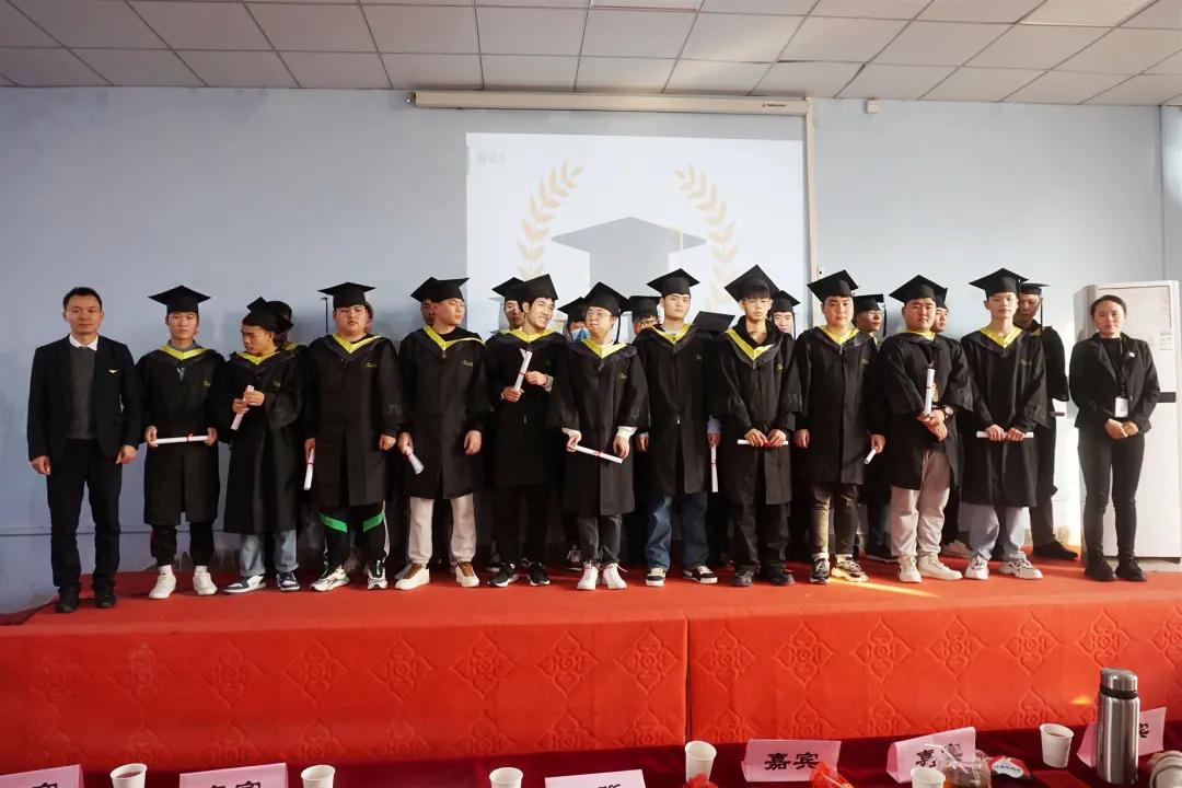 致鄭州北大青鳥翔天信鴿畢業學員:青春不散場,未來皆可期