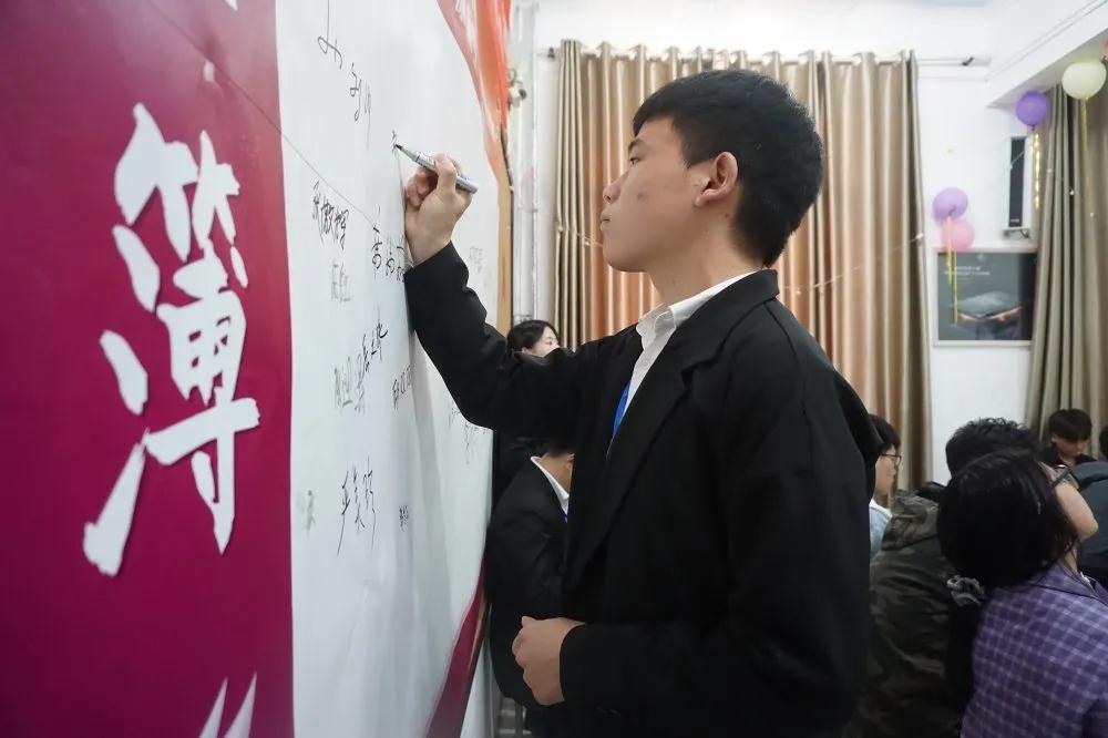 鄭州北大青鳥翔天信鴿2020年第五屆超級演說家初賽圓滿結束