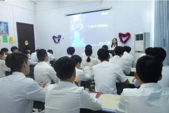 鄭州北大青鳥翔天信鴿學校的老師怎么樣呢