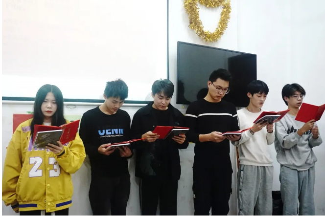 鄭州北大青鳥翔天信鴿T328班班委任命儀式