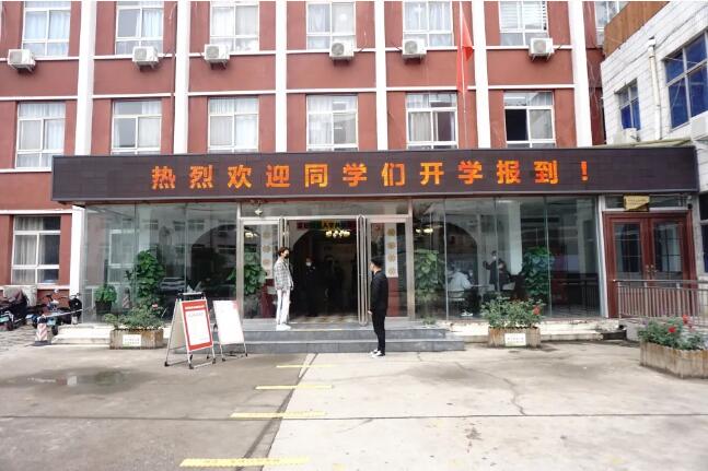 熱烈歡迎鄭州北大青鳥翔天信鴿學員們開學報到