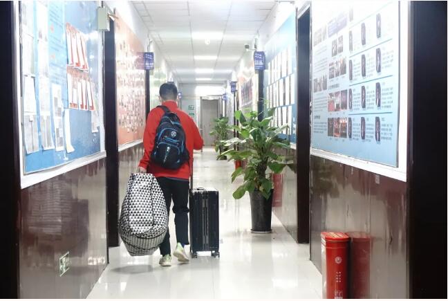 熱烈歡迎鄭州北大青鳥翔天信鴿學員們開學報到