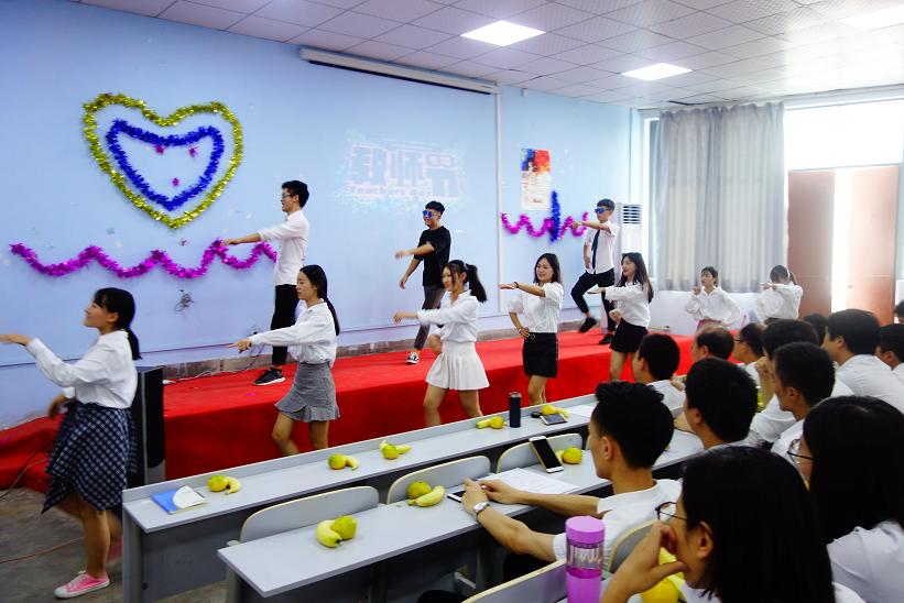 鄭州北大青鳥翔天信鴿9月10號教師節聯歡會