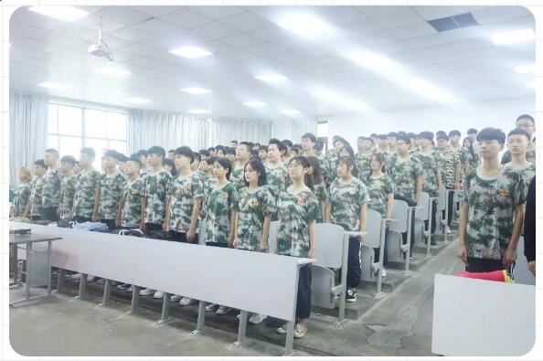 鄭州北大青鳥翔天信鴿啟蒙星新生軍訓強勢來襲