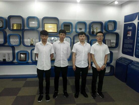 鄭州北大青鳥翔天信鴿參賽學員合影留念