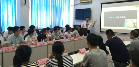 鄭州北大青鳥翔天信鴿學校T161班家長會圓滿成功