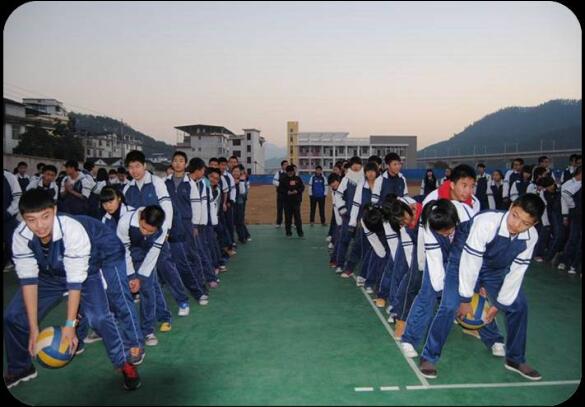 2017鄭州北大青鳥(niǎo)翔天信鴿首屆老鄉(xiāng)聯(lián)誼會(huì)區(qū)域游戲胯下傳球