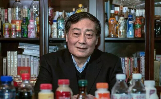 宗慶后辦公室:最個性  堆滿飲料瓶子