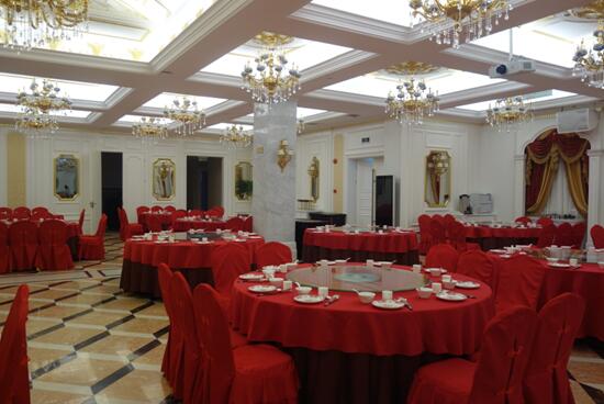 熱烈慶賀鄭州北大青鳥翔天信鴿軟件學院上海校友會勝利召開