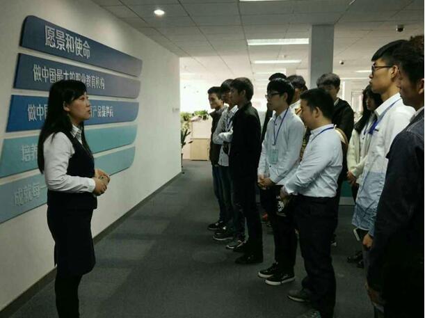 鄭州北大青鳥翔天信鴿校區(qū)“校園文化行活動”