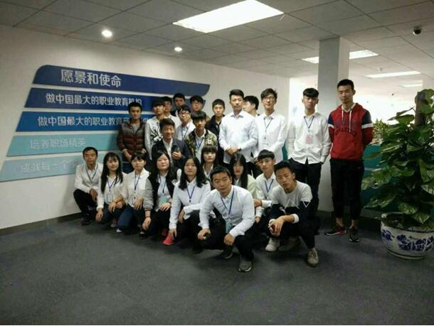 鄭州北大青鳥翔天信鴿校區(qū)“校園文化行活動”