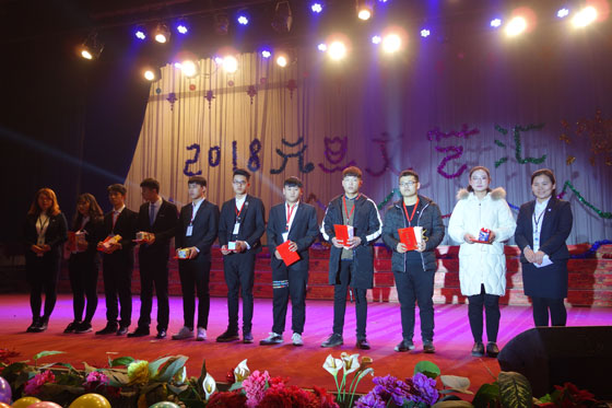 有付出就有收獲,優秀學員,優秀班級頒獎,現場抽獎,讓臺下的學員個個激動不已,翹首以盼