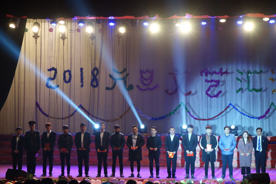 有付出就有收獲,優秀學員,優秀班級頒獎,現場抽獎,讓臺下的學員個個激動不已,翹首以盼