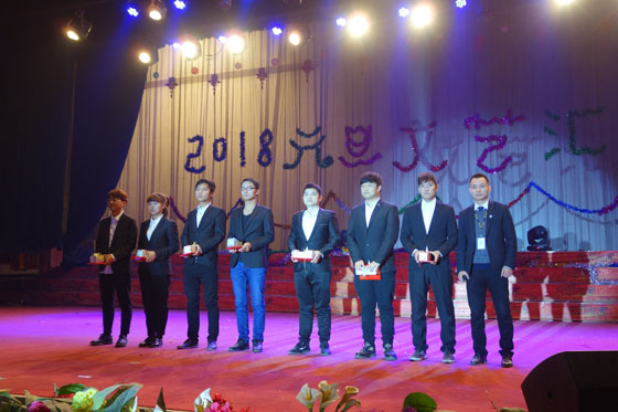 有付出就有收獲,優秀學員,優秀班級頒獎,現場抽獎,讓臺下的學員個個激動不已,翹首以盼