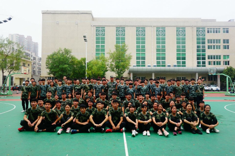 北大青鳥鄭州翔天信鴿校區學員軍訓