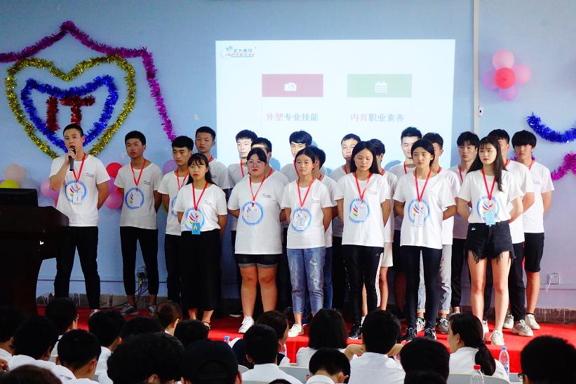 鄭州北大青鳥2018“青春綻放,夢想啟航”迎新會圓滿成功