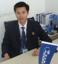 高級講師呂文成