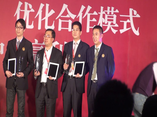 我校領導與北大青鳥集團副總裁孫群田合影留念